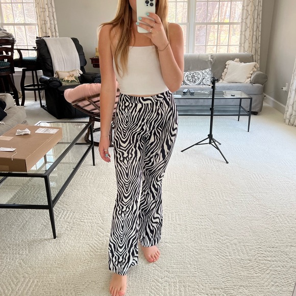 zebra flare pants xs🩵 - Picture 3 of 4